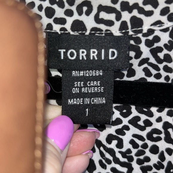 Torrid sheer high low leopard print tunic. Size 1X. EUC. - Picture 3 of 5